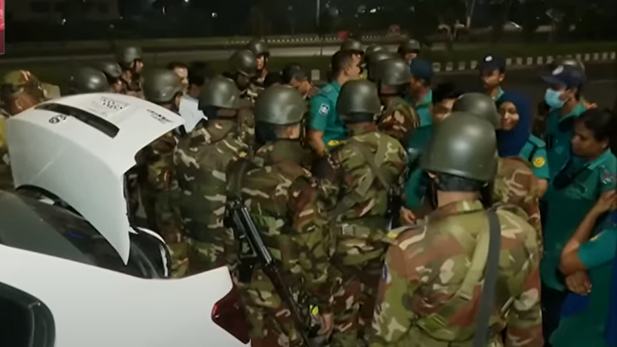 রাজধানীর ৩০০ ফিটে সেনাবাহিনীর রাতভর অভিযান, ১১৯টি মামলা