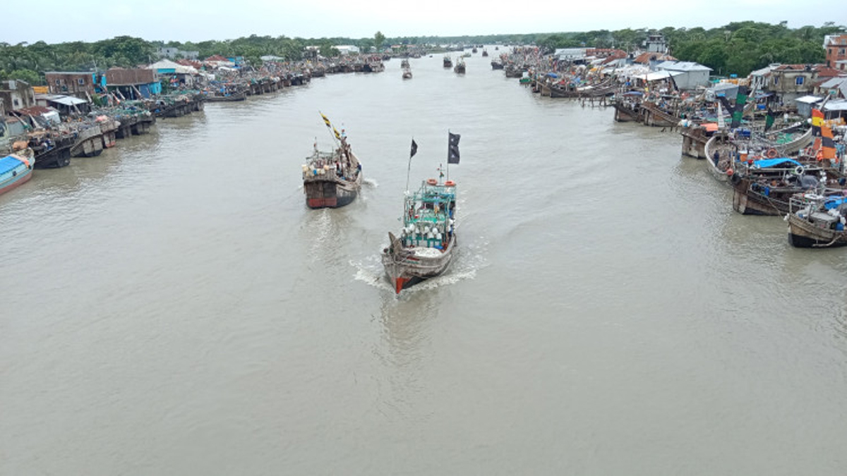 উঠলো ইলিশ শিকারে নিষেধাজ্ঞা