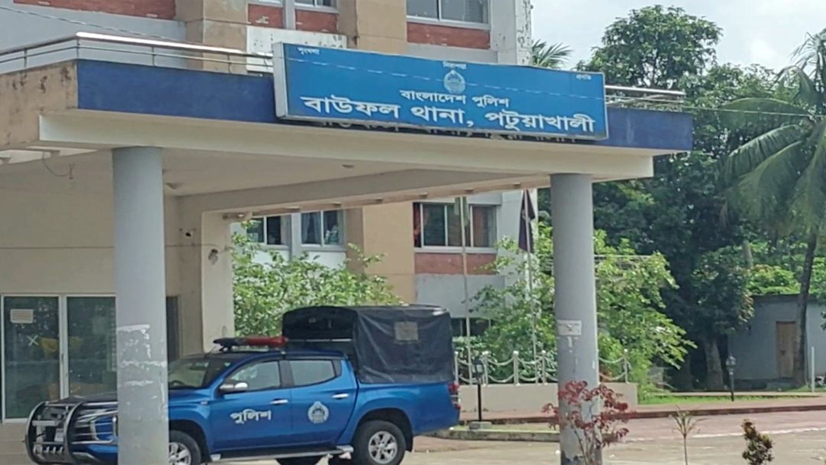 বাউফলে ব্যবসায়ীর আড়াই লাখ টাকা ছিনতাইয়ের অভিযোগ