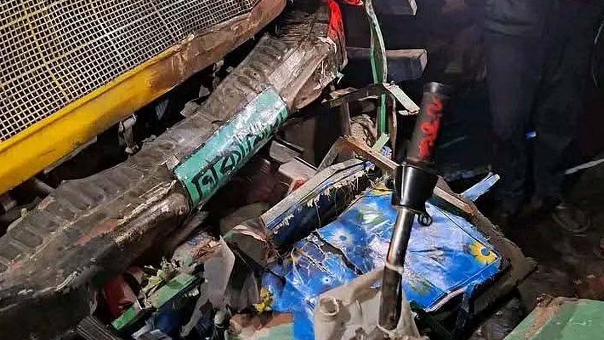 গাজীপুরে ট্রাক-কাভার্ড ভ্যান চাপায় অটোরিকশার ৪ যাত্রী নিহত
