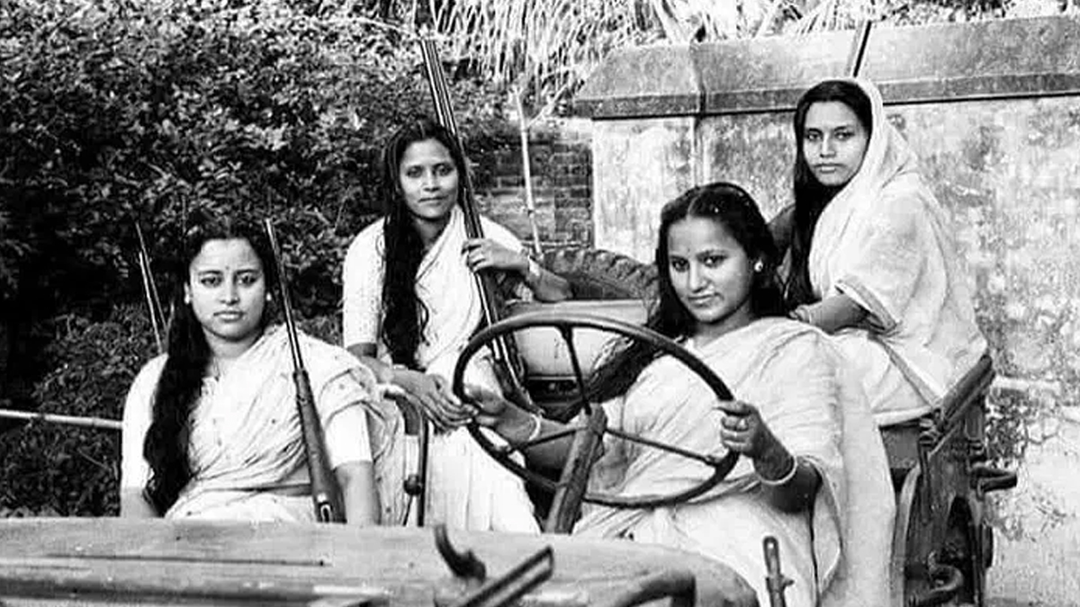 বন্দুক হাতে ভাইরাল ছবির চার নারীর কেউই মুক্তিযোদ্ধা নয়