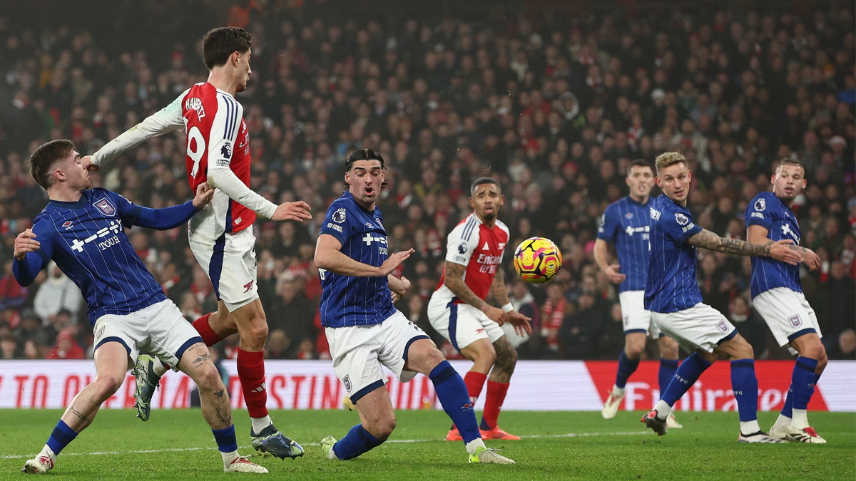 ইপসউইচ টাউনকে ১–০ গোলে হারিয়েছে আর্সেনাল