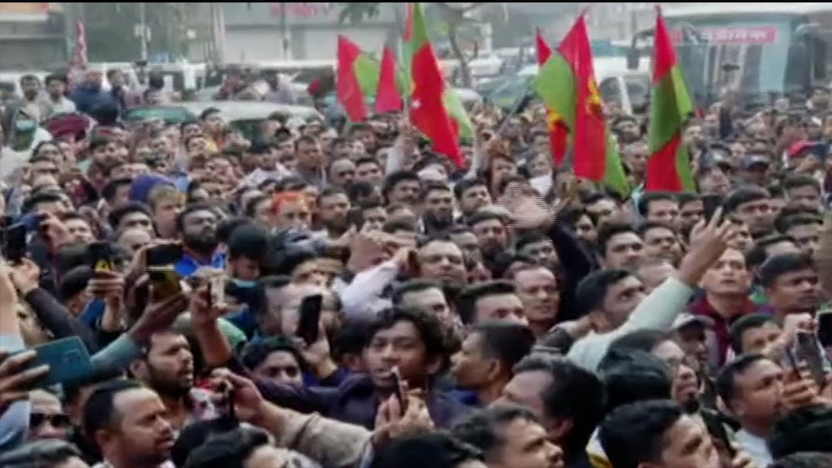 চলছে আগরতলা অভিমুখে বিএনপির ৩ অঙ্গসংগঠনের লং মার্চ