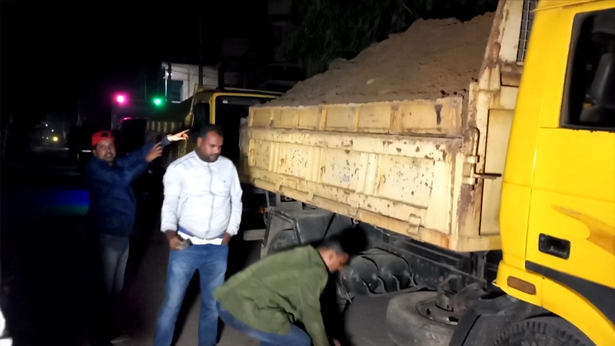 হবিগঞ্জে কলেজ নির্মাণে অনিয়মের অভিযোগে ১৫টি ট্রাক জব্দ