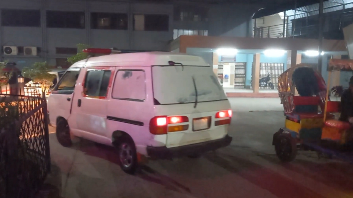 মাদারীপুরে দুই গ্রুপের সংঘর্ষে ৬ পুলিশসহ আহত ২০