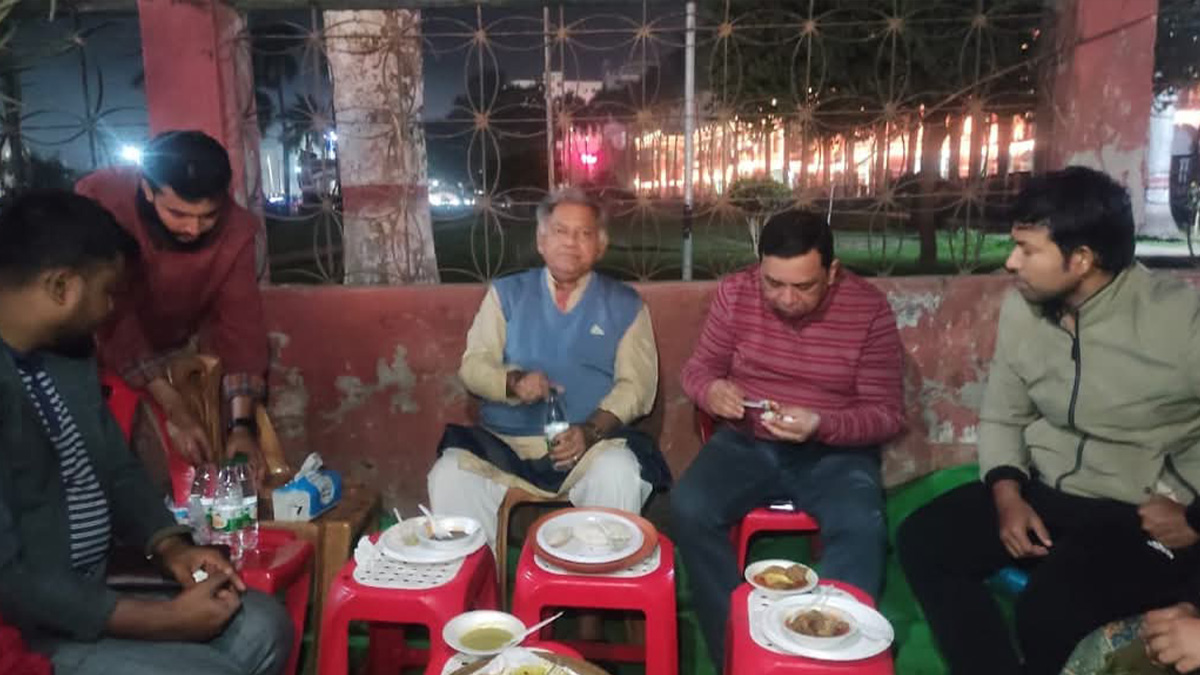 যশোরে রাতের আড্ডায় মাতলেন উপদেষ্টা সাখাওয়াত