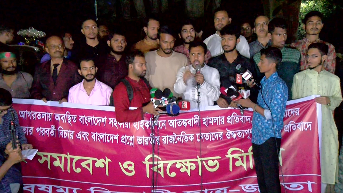 শেখ হাসিনাকে ফিরিয়ে এনে বিচারের মুখোমুখি করার আহ্বান ছাত্রনেতাদের