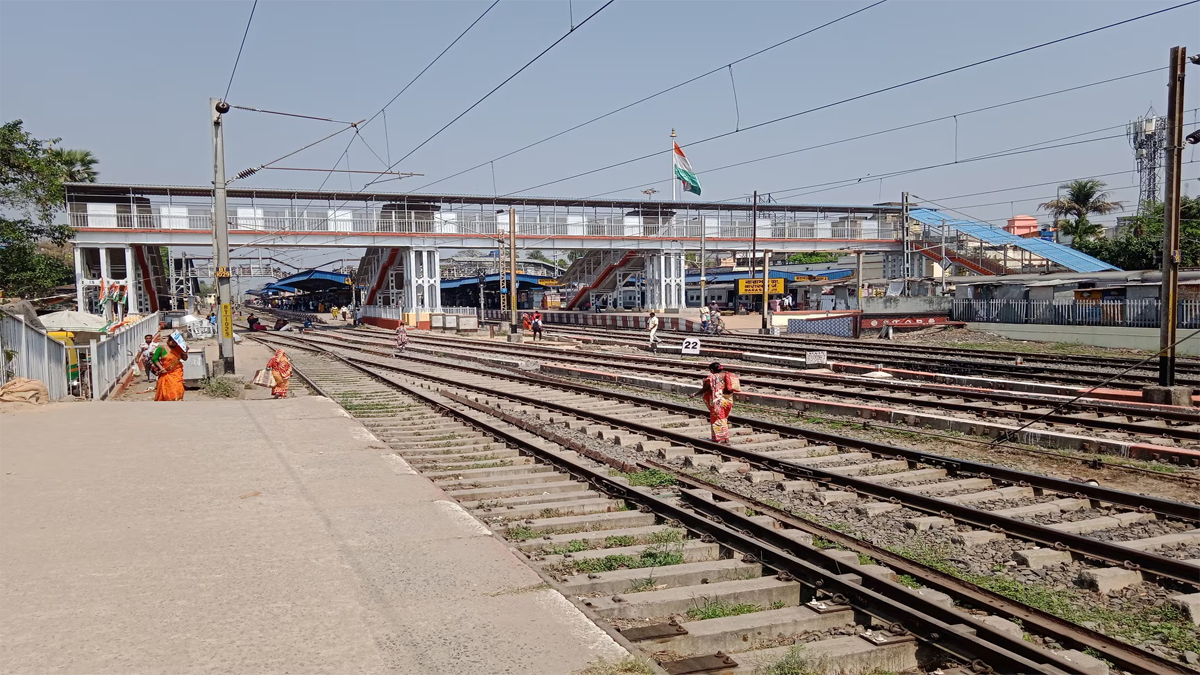 বাংলাদেশের পতাকা অবমাননার সময় পশ্চিমবঙ্গে হাতেনাতে গ্রেফতার ৩ যুবক