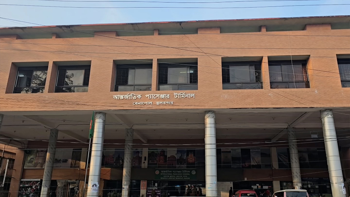 বেনাপোল থেকে ফেরত পাঠানো হলো ৭০ ইসকন ভক্তকে