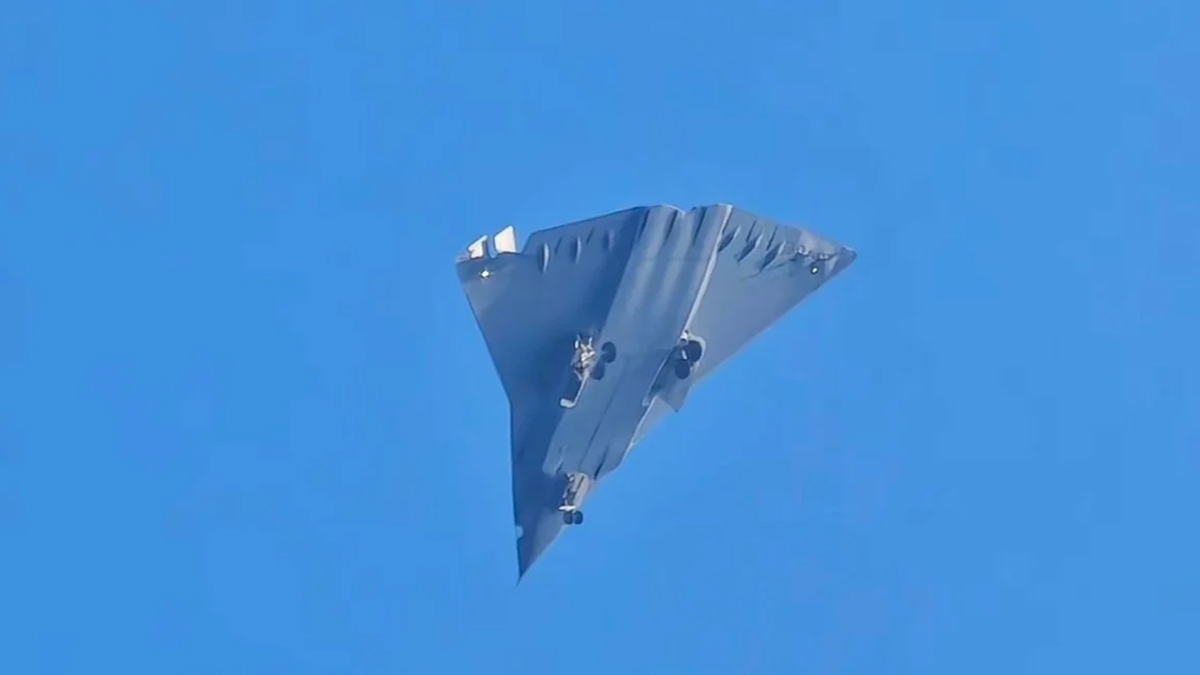 রাডার ফাঁকি দিতে সক্ষম নতুন ডিজাইনের ২টি যুদ্ধবিমান লঞ্চ করেছে চীন