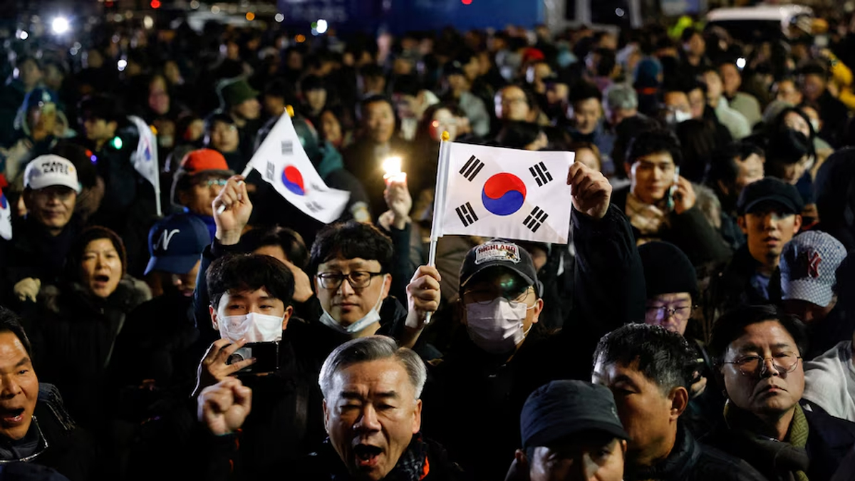 সামরিক আইন জারির সিদ্ধান্ত প্রত্যাহার করলেন দক্ষিণ কোরিয়ার প্রেসিডেন্ট