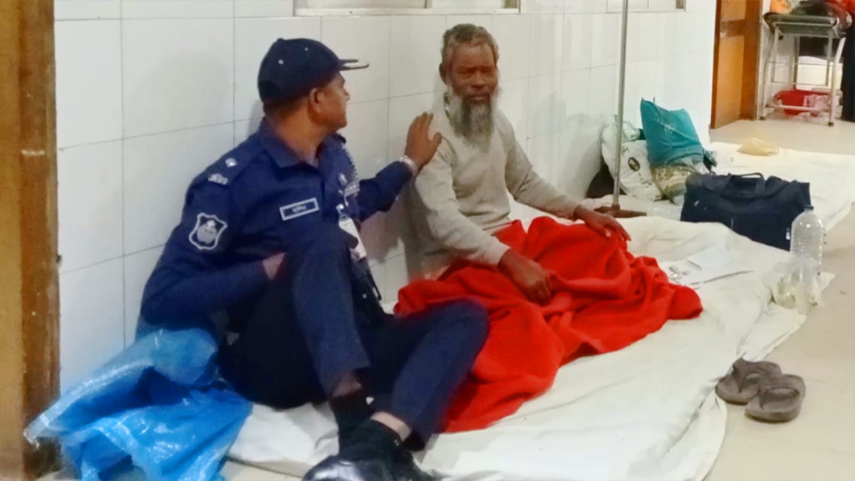 অসুস্থ বাবাকে জঙ্গলে ফেলে গেলো সন্তানরা, ৩ দিন পর উদ্ধার