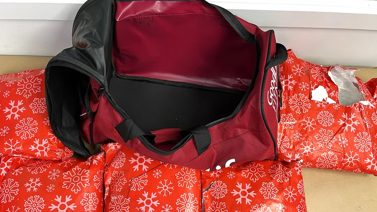 নিউজিল্যান্ডের বিমানবন্দরে ক্রিসমাস গিফটের ব্যাগ ২ মিলিয়নের মাদক আটক