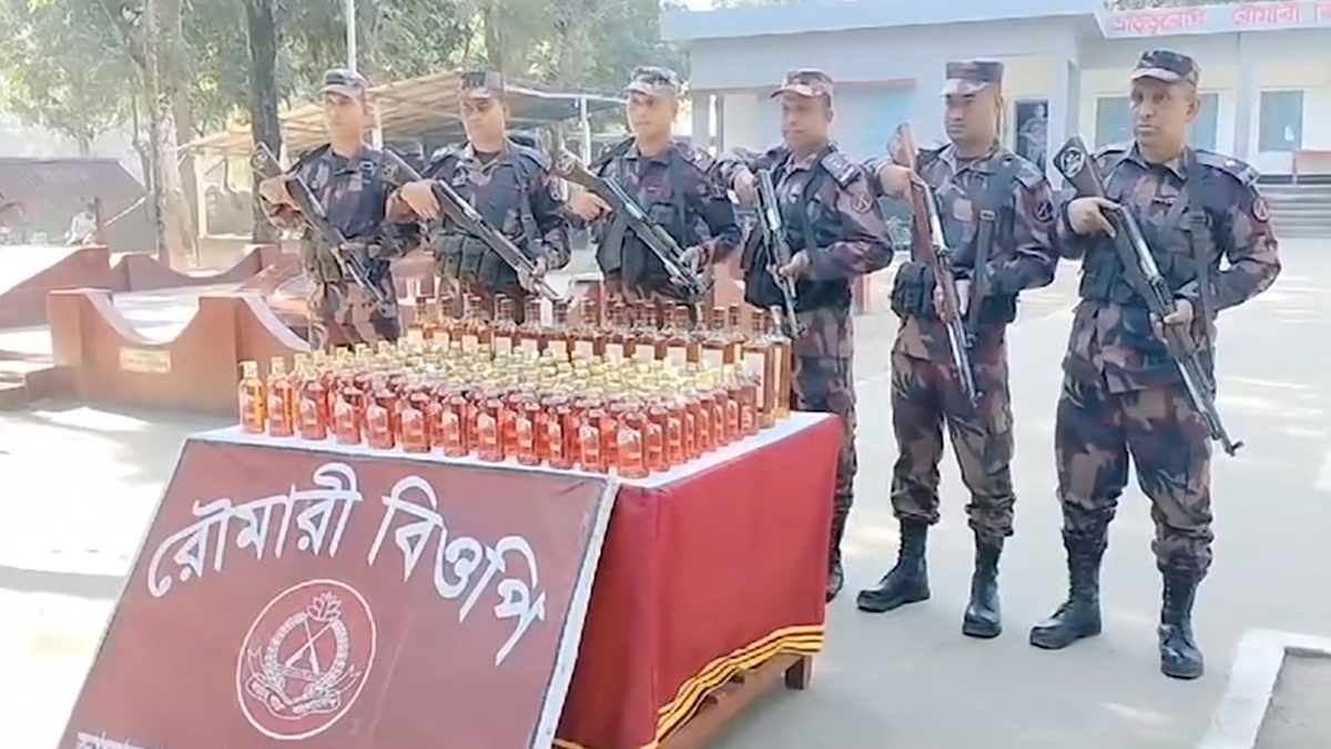 কুড়িগ্রামে তিন শতাধিক বোতল মদ এবং প্রায় দু’শ পিস ইয়াবা জব্দ