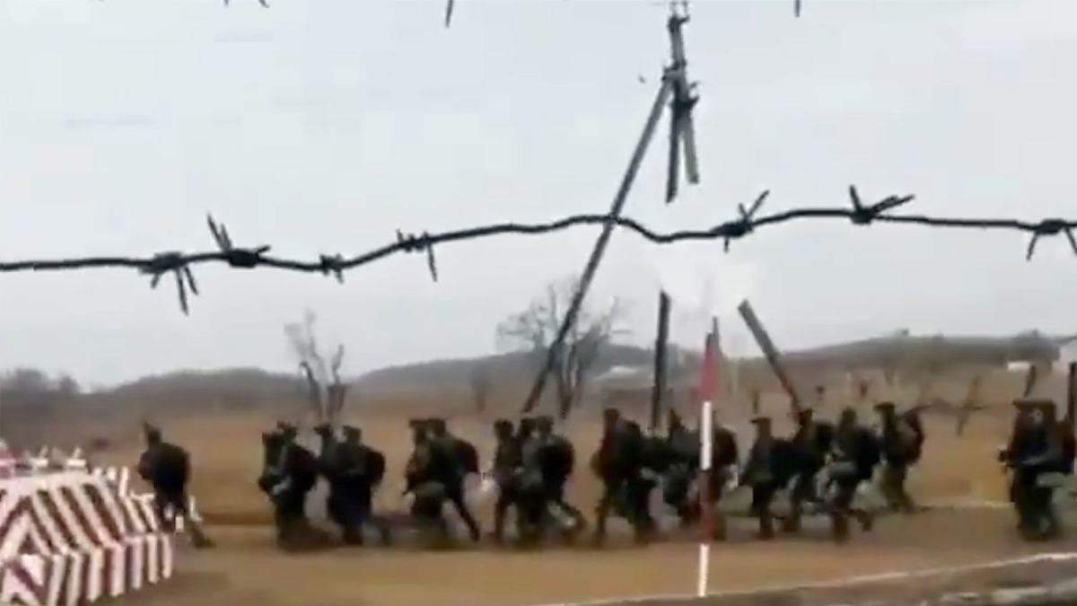 নিজ সেনাদের আদলে উত্তর কোরিয়ার সৈন্যদের আইডি কার্ড দিচ্ছে রাশিয়া