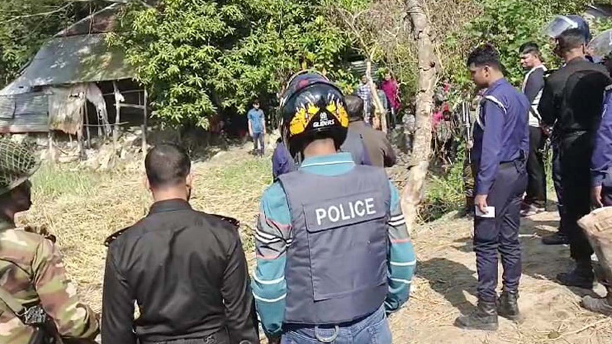 সংঘর্ষে ৩ জন নিহত: ইউপি মেম্বারের হাত কেটে নেয়ার ভিডিও ভাইরাল