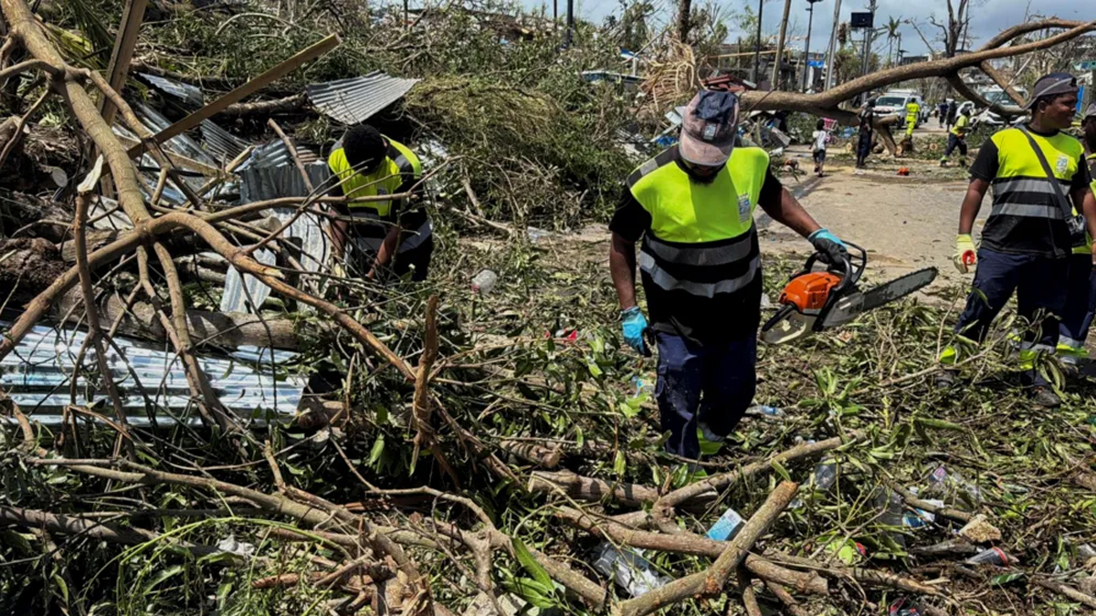 ঘূর্ণিঝড় চিডোর তাণ্ডবে ফ্রান্সের মায়োট দ্বীপে কয়েকশ’ মৃত্যুর শঙ্কা