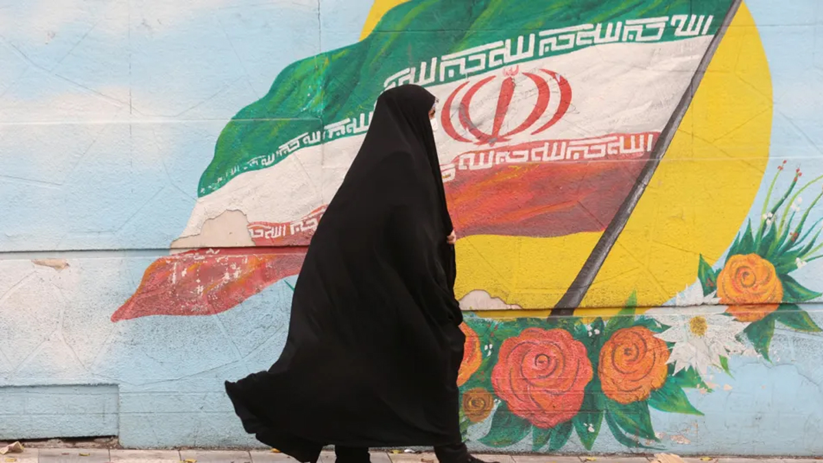 হিজাব আইন স্থগিত করলো ইরান