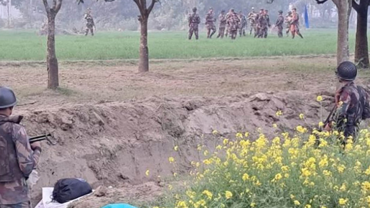 বিএসএফের কাঁটাতারের বেড়া: থমথমে চাঁপাইনবাবগঞ্জ সীমান্ত