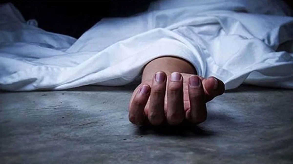 ঢাবিতে মেহগনি গাছ থেকে ঝুলন্ত মরদেহ উদ্ধার