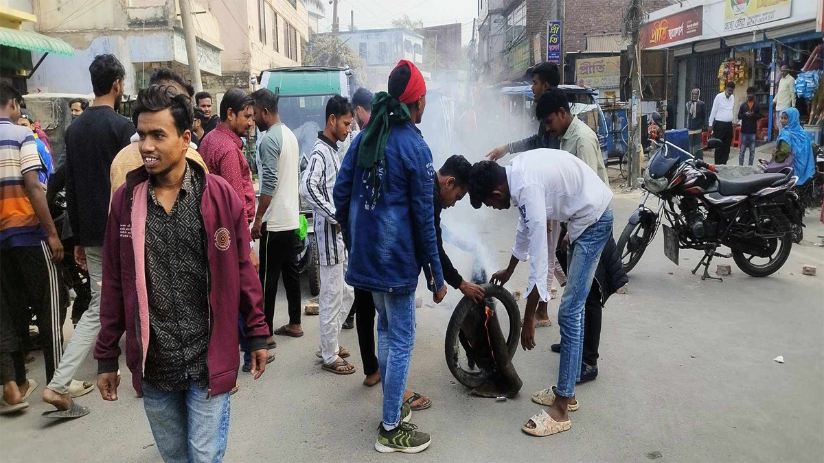 জামালপুরে বৈষম্যবিরোধী ছাত্র আন্দোলনের শিক্ষার্থীদের বিক্ষোভ