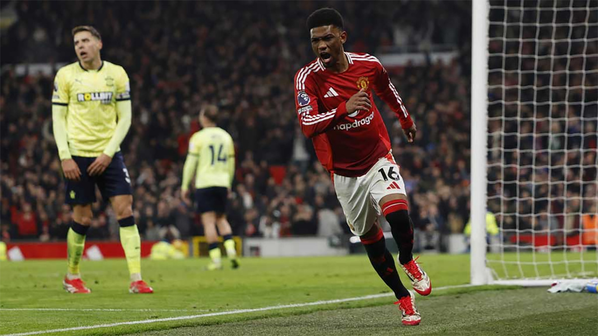 দিয়ালোর হ্যাটট্রিকে সহজ জয় ম্যানচেস্টারের