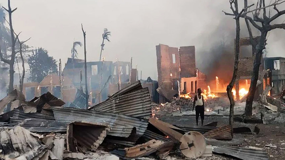 রাখাইনে জান্তা বাহিনীর বিমান হামলা, শিশুসহ নিহত ৪০