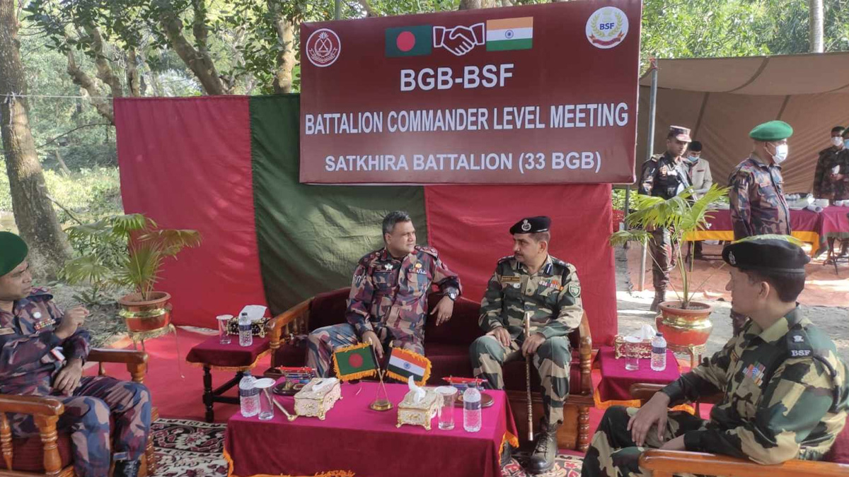 সাতক্ষীরায় কৃষকের জমি চাষে বাধা দিলো বিএসএফ, সীমান্তে পতাকা বৈঠক