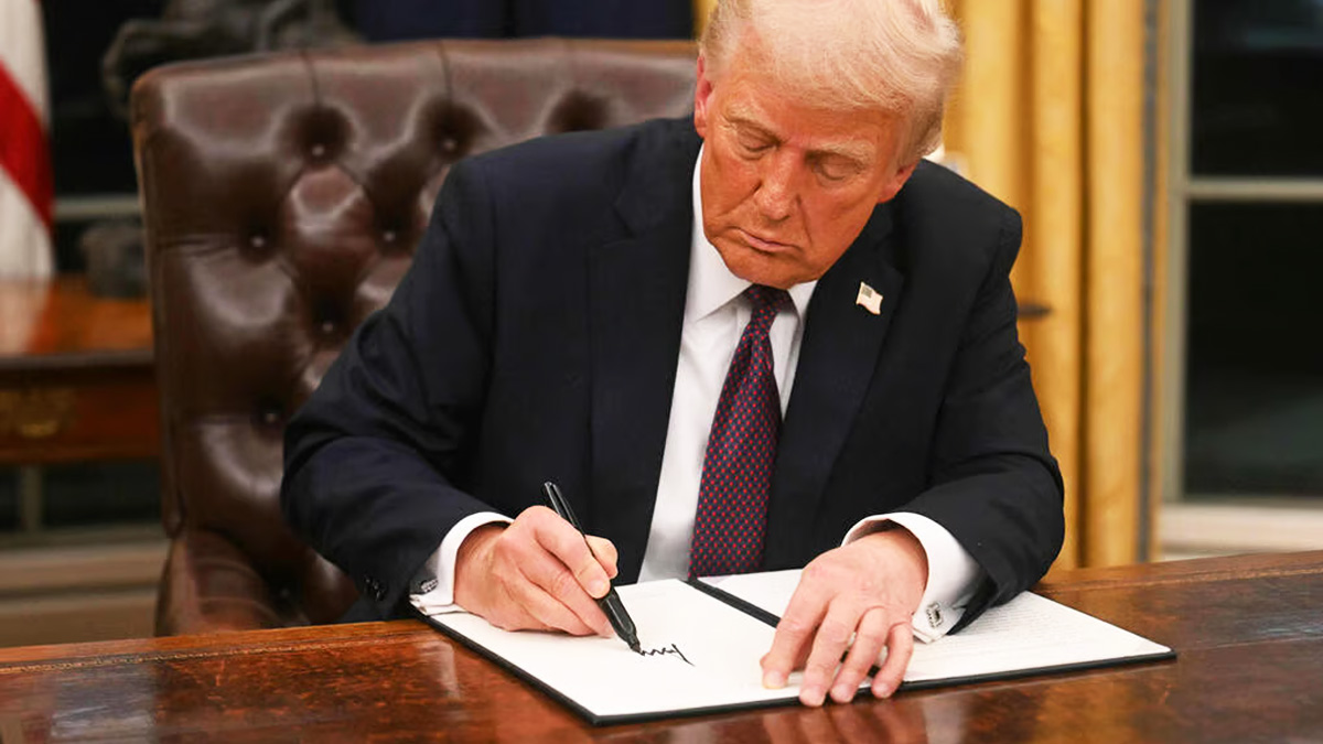 এবার হুতিদের সন্ত্রাসী সংগঠন হিসেবে তালিকাবদ্ধ করলেন ট্রাম্প