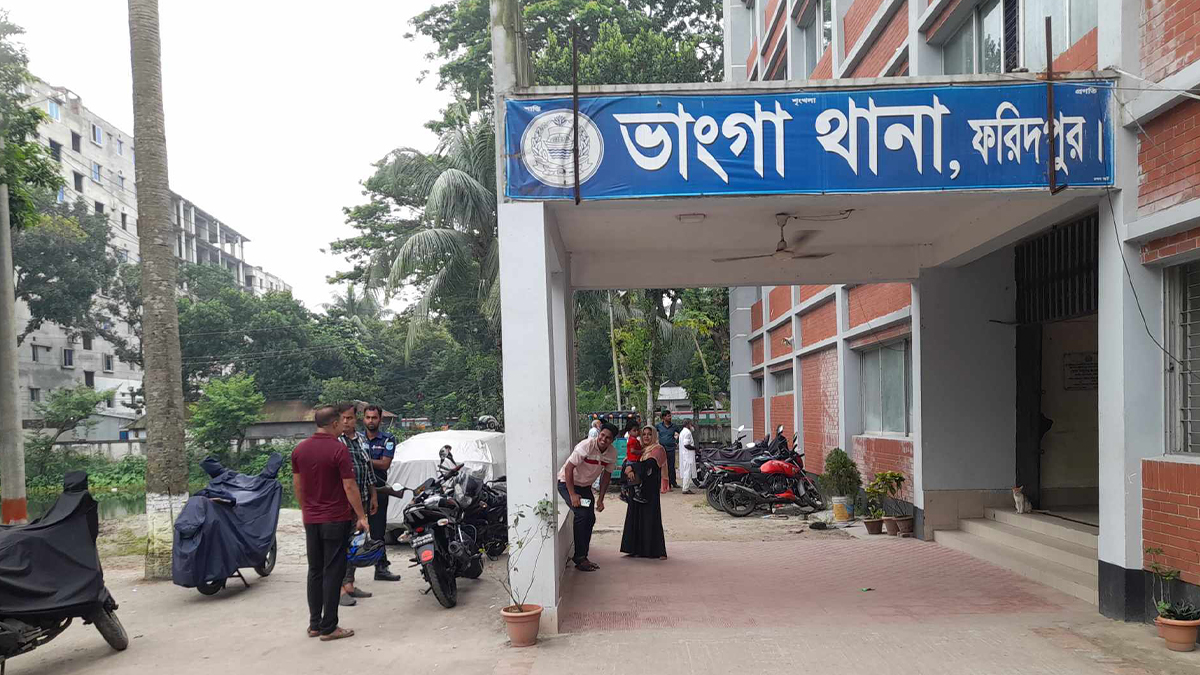 ‘আইপিএল’ খেলে ছেলের ২৭ লাখ টাকা ঋণ, মায়ের আত্মহত্যা