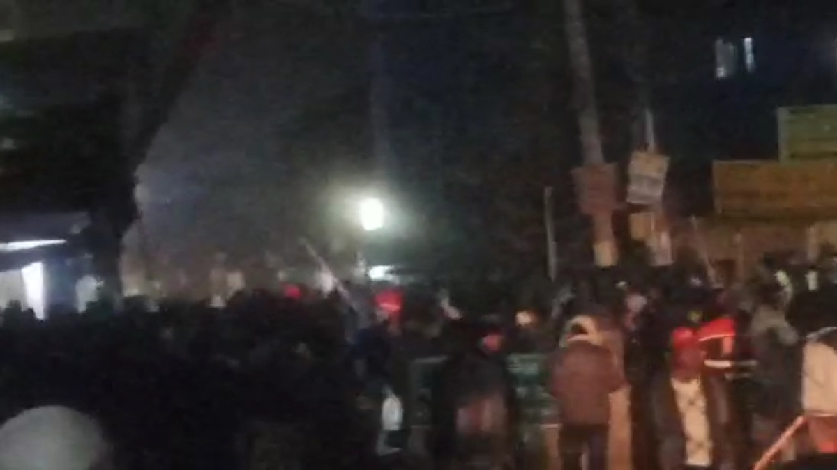 গাইবান্ধায় বিএনপির দুই গ্রুপের দফায় দফায় ধাওয়া-পাল্টা ধাওয়া, দেশীয় অস্ত্রের মহড়া