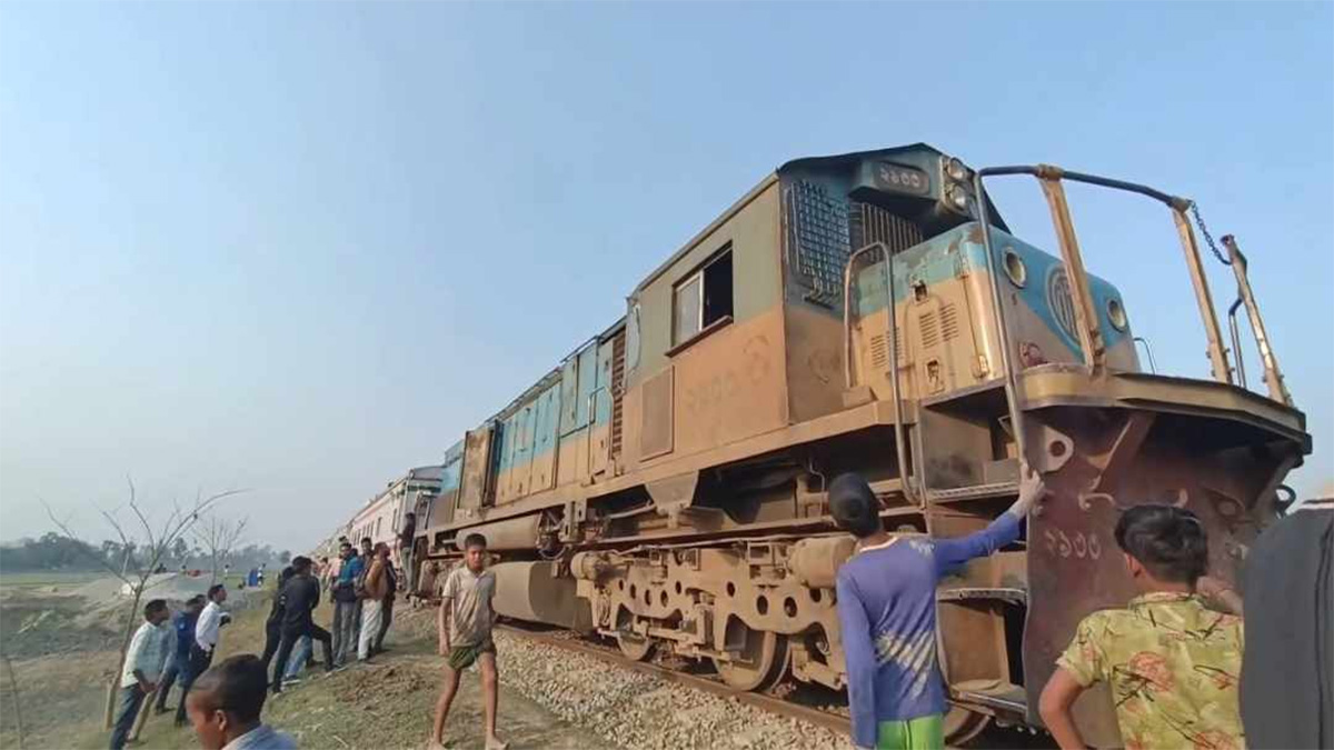 জামালপুরে ট্রেনের ইঞ্জিন বিকল, বন্ধ চলাচল