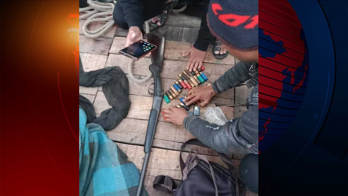 অপহৃত জেলেরাই প্রতিরোধ গড়ে আটক করলো ৩ বনদস্যুকে