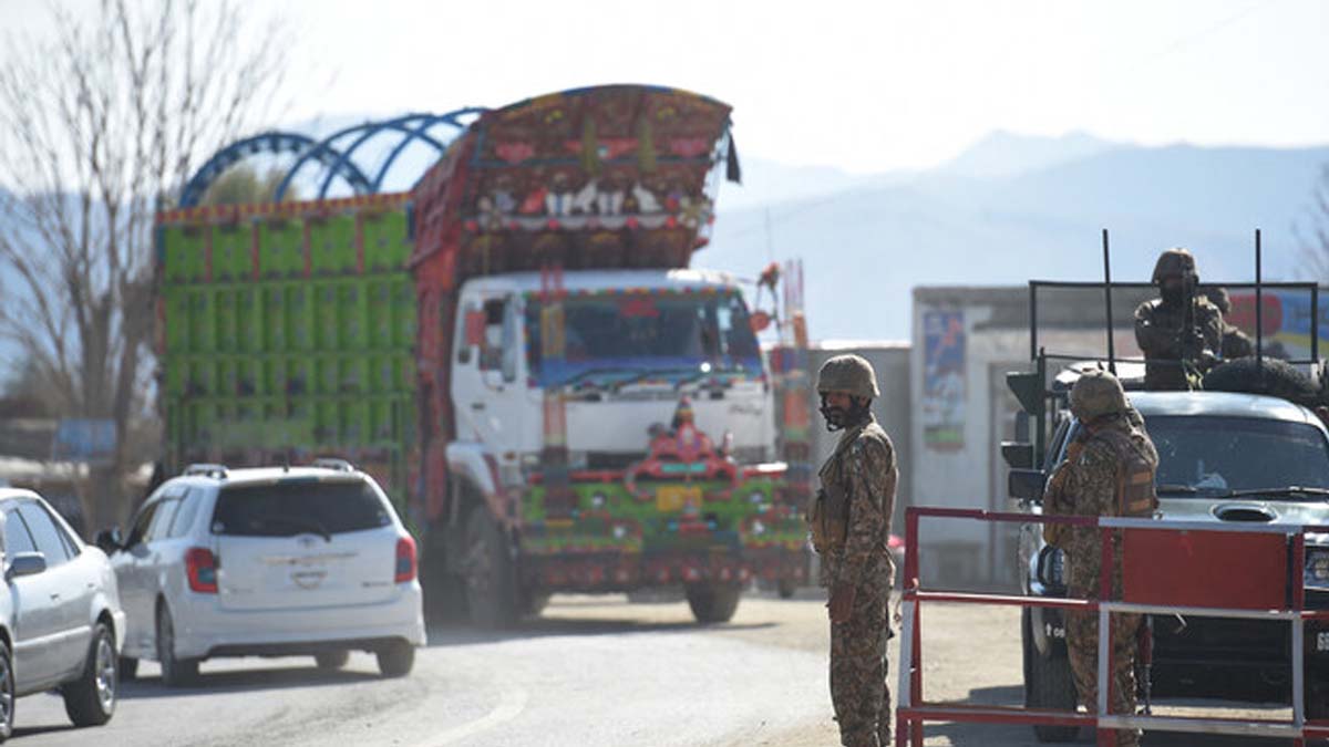 পাকিস্তানে সেনা অভিযানে নিহত ৩০