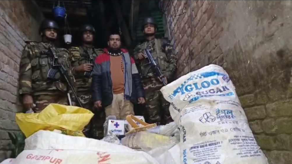 রংপুরে মাদক ও সার্জিক্যাল সামগ্রীসহ যুবককে গ্রেফতার করেছে যৌথবাহিনী