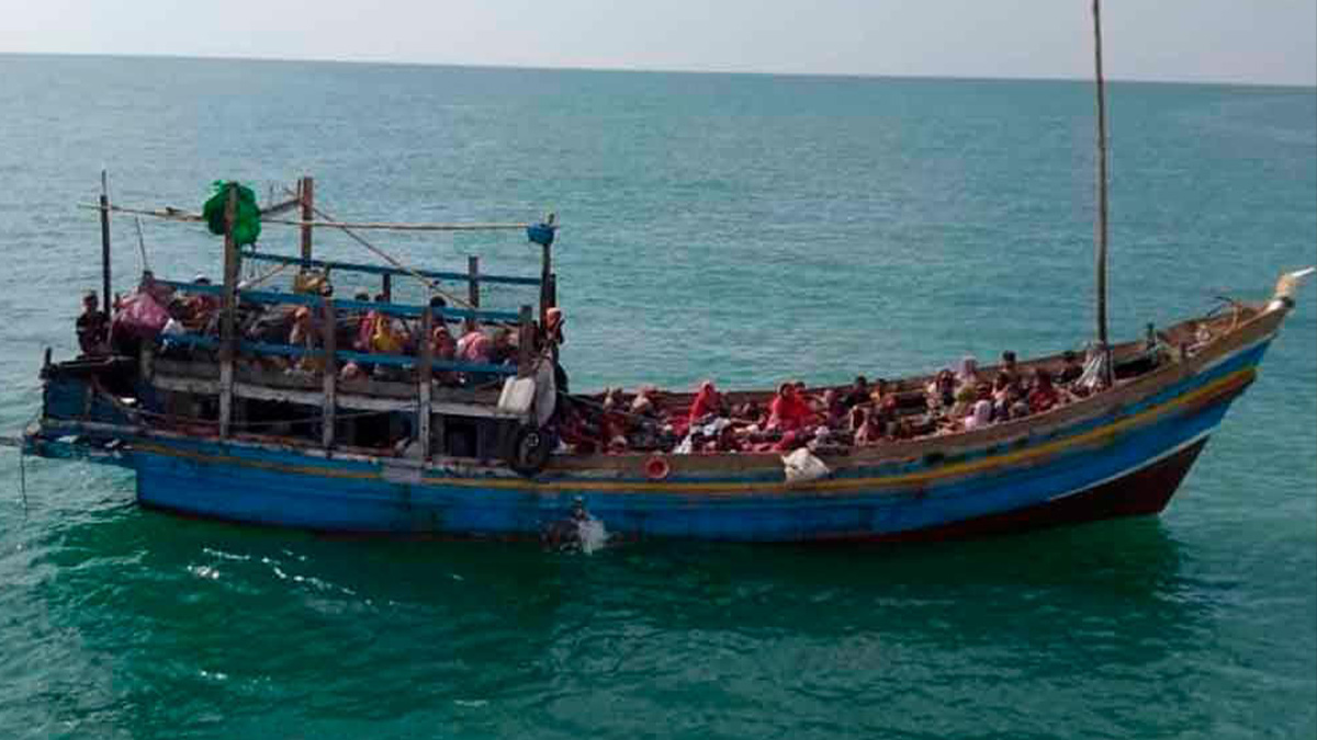 সমুদ্রপথে মালয়েশিয়ায় অনুপ্রবেশের চেষ্টা, ৩০০ রোহিঙ্গা আটক