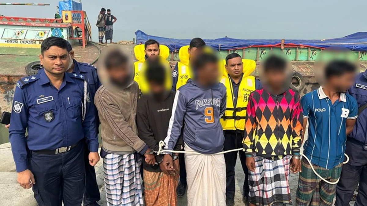 মুন্সিগঞ্জে জাহাজ ডাকাতি, ৮ ডাকাত গ্রেফতার