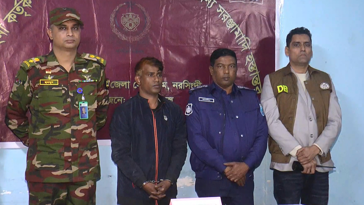 ছাত্রদল কর্মী হুমায়ুন হত্যা মামলার প্রধান আসামিকে অস্ত্রসহ গ্রেফতার করেছে সেনাবাহিনী