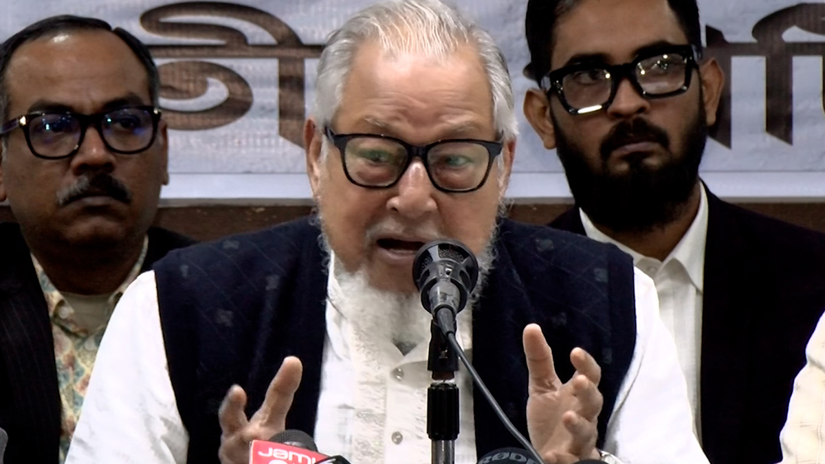 অন্তর্বর্তী সরকারকে প্রভাবিত করার চেষ্টা করছে একটি পক্ষ: নজরুল ইসলাম খান