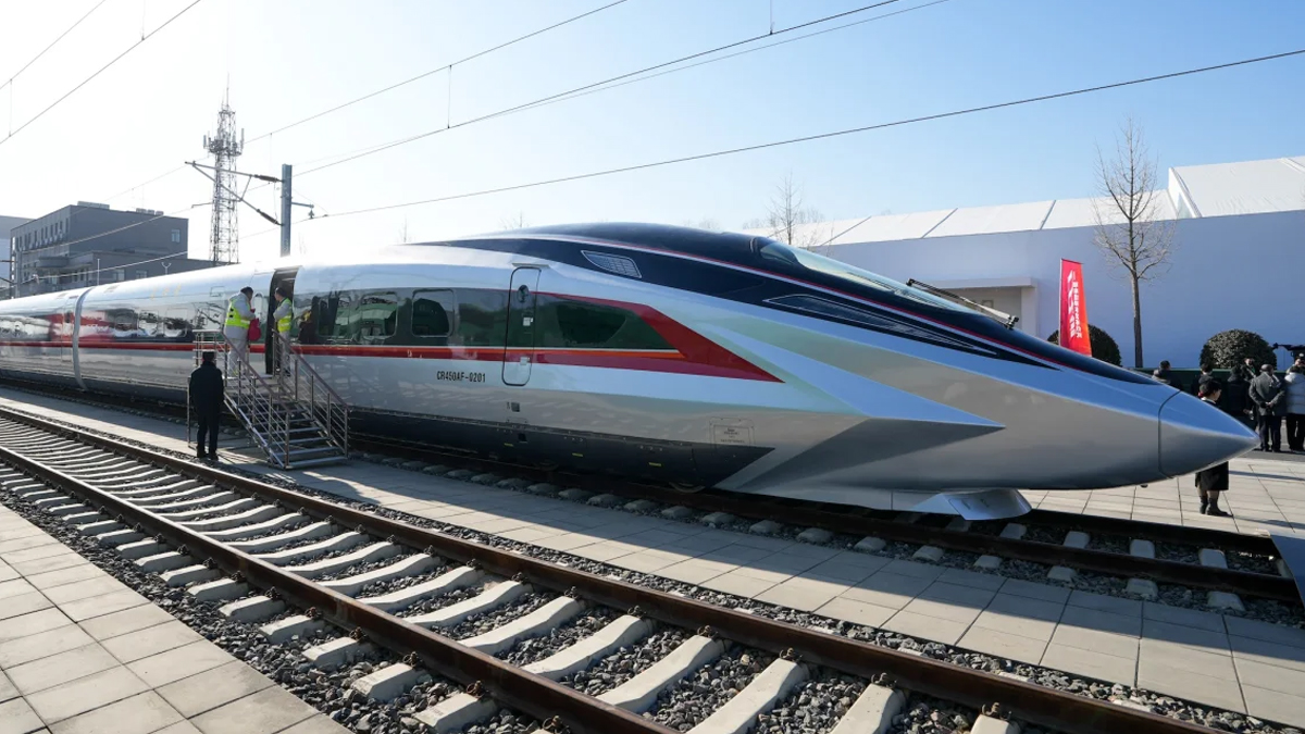 বিশ্বের দ্রুততম ট্রেন চালু হচ্ছে চীনে