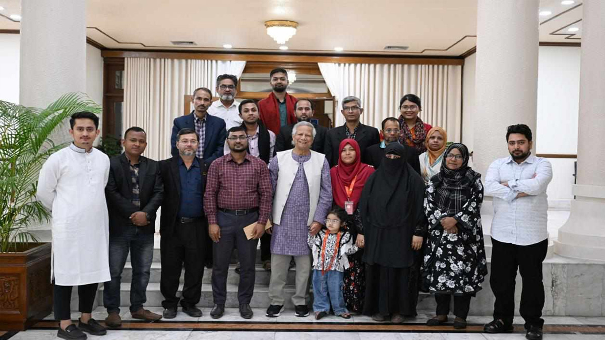 প্রধান উপদেষ্টার সঙ্গে জুলাই শহীদ পরিবারের সাক্ষাৎ