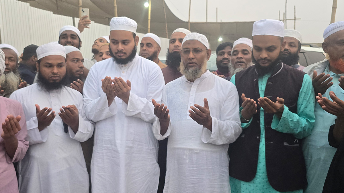 ইজতেমা ময়দানে ২৩ যুগলের যৌতুকবিহীন বিয়ে সম্পন্ন