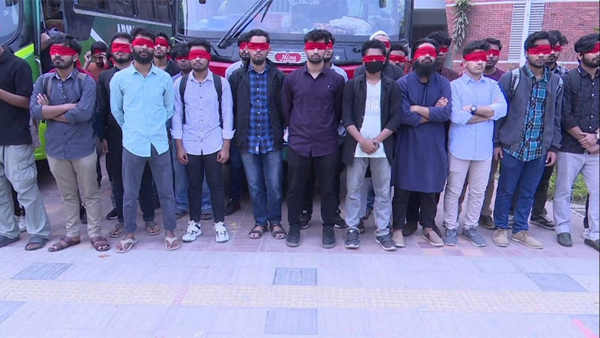 প্রধান উপদেষ্টার সঙ্গে দেখা করতে ঢাকার পথে কুয়েট শিক্ষার্থীরা