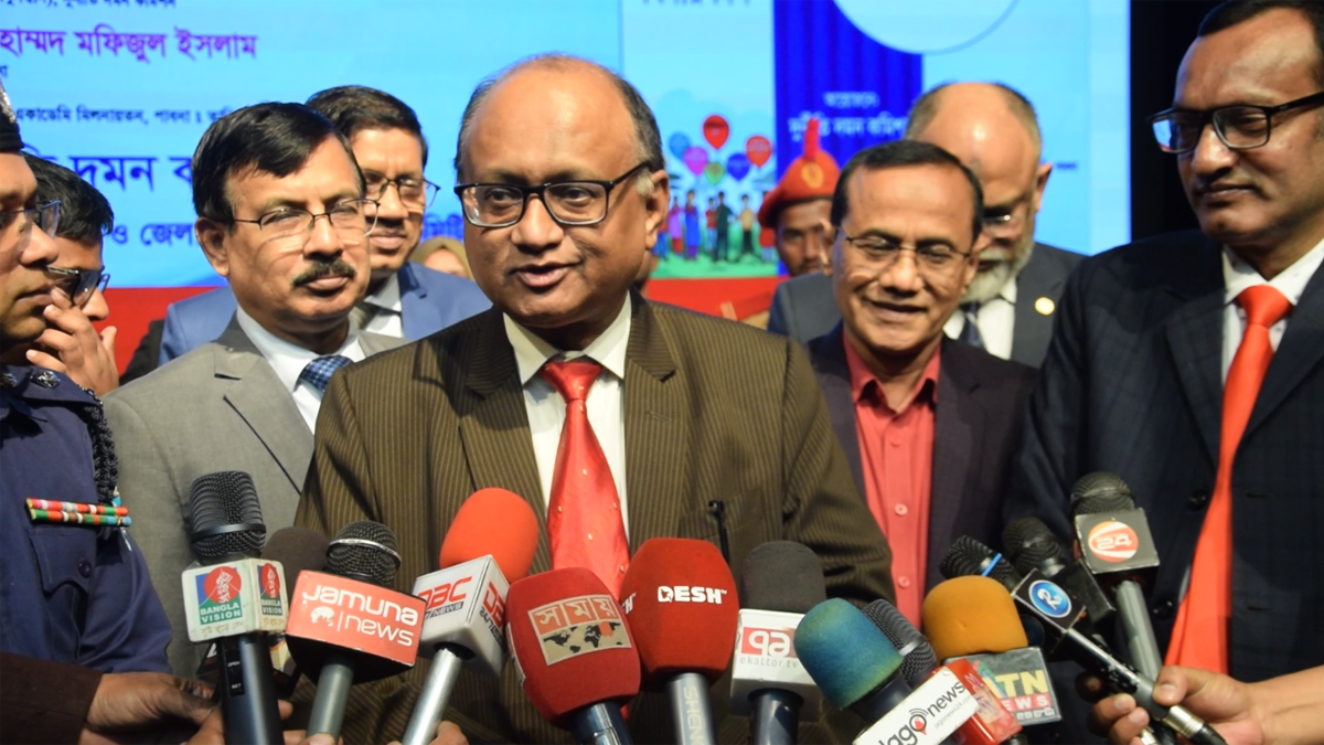 ‘সাংবিধানিক প্রতিষ্ঠান হলে দুদক আরও স্বাধীনভাবে কাজ করতে পারবে’