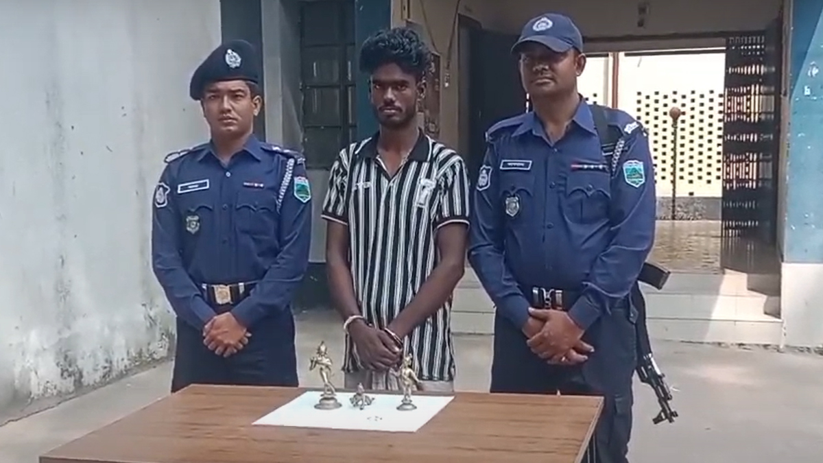 মন্দির থেকে চুরি করা প্রতিমা ও স্বর্ণ নিয়ে শ্বশুরবাড়ি থেকে গ্রেফতার