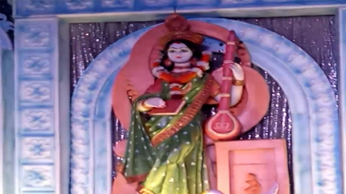 আজ সরস্বতী পূজা, সারাদেশে চলছে বিদ্যার দেবীর আরাধনা