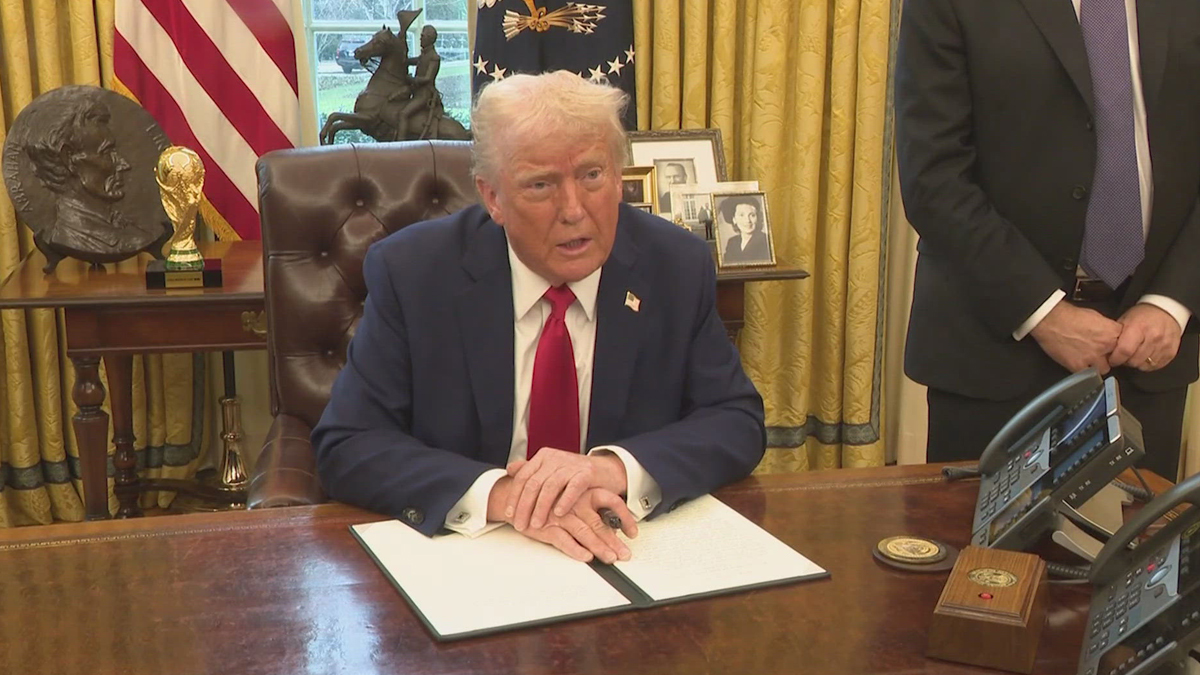 মেক্সিকো ও কানাডার পণ্যে শুল্ক আরোপ স্থগিত করলেন ট্রাম্প