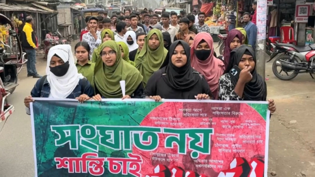 ‘সংঘাত নয়, শান্তি চাই’— স্লোগানে ৬৯টি লিখিত অভিযোগ নিয়ে বাউফল থানায় শিক্ষার্থীরা