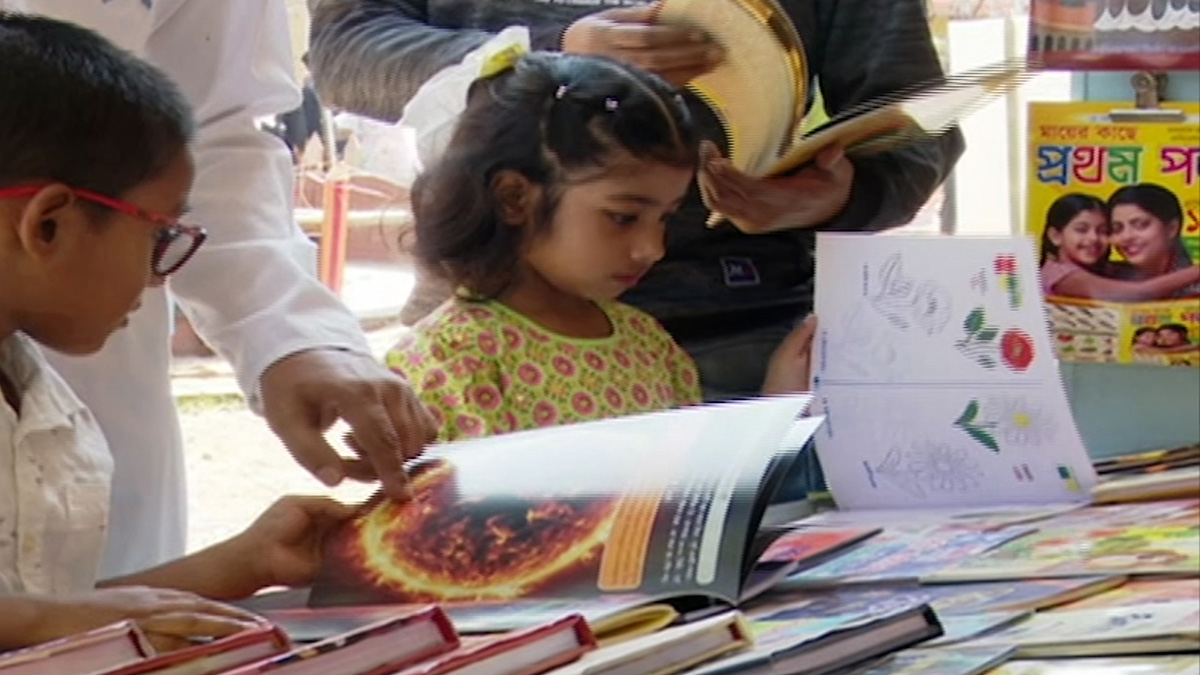 শিশুপ্রহর: বসন্তের সাজে আনন্দে মাতলো ক্ষুদে পাঠকরা