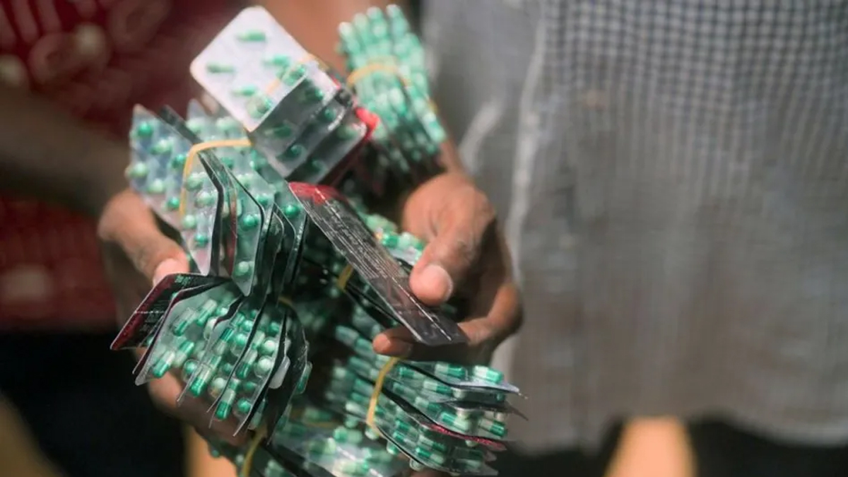 ভারতে উৎপাদিত মাদকে মৃত্যুর ঝুঁকিতে পশ্চিম আফ্রিকার মানুষ